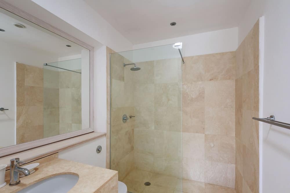 Photo of Bathroom in Little Battaleys