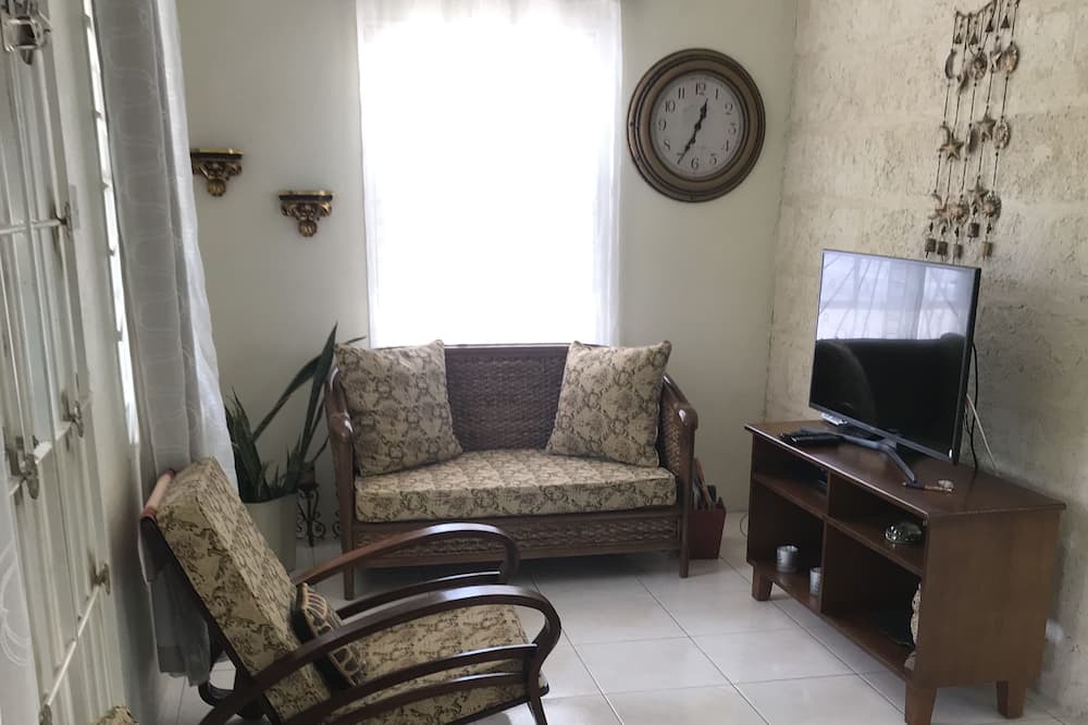 Photo of Livingroom in Halcyon Heights