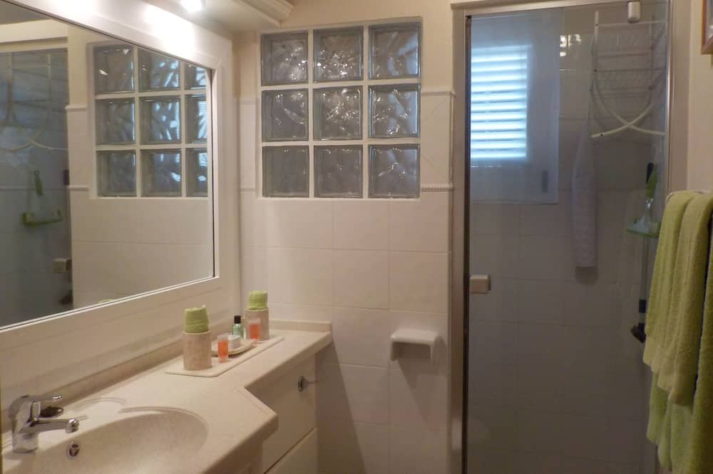 Photo of Bathroom in Little Battaleys