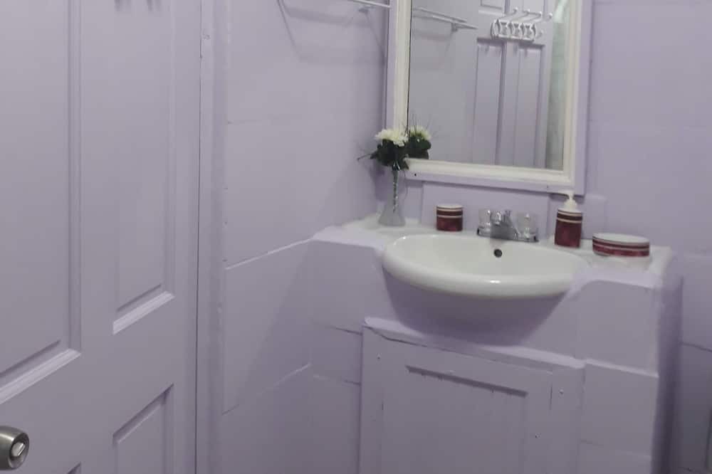 Photo of Bathroom in Maynards