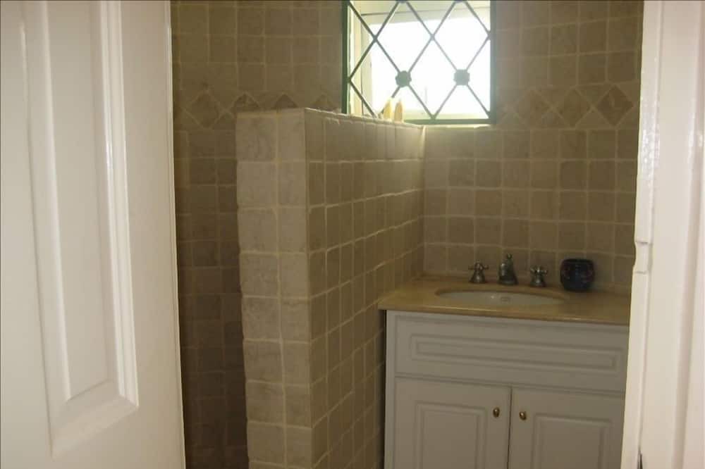 Photo of Bathroom in Clinketts