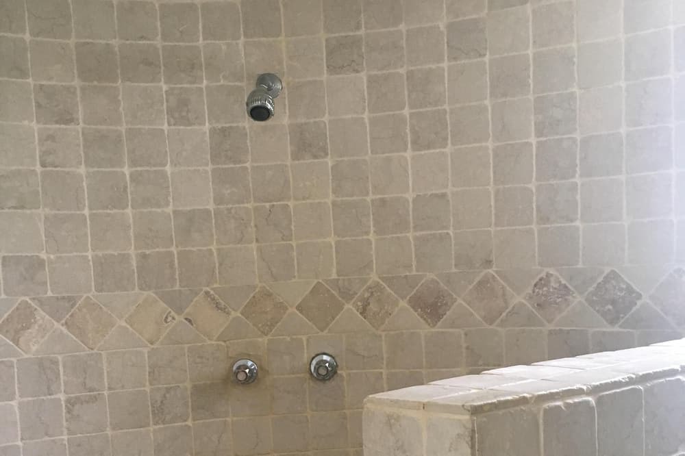 Photo of Bathroom in Clinketts