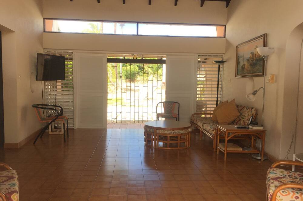 Photo of Livingroom in Folkestone
