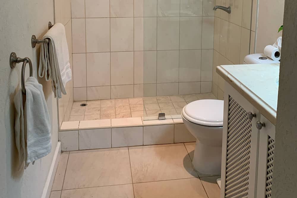 Photo of Bathroom in Lower Carlton