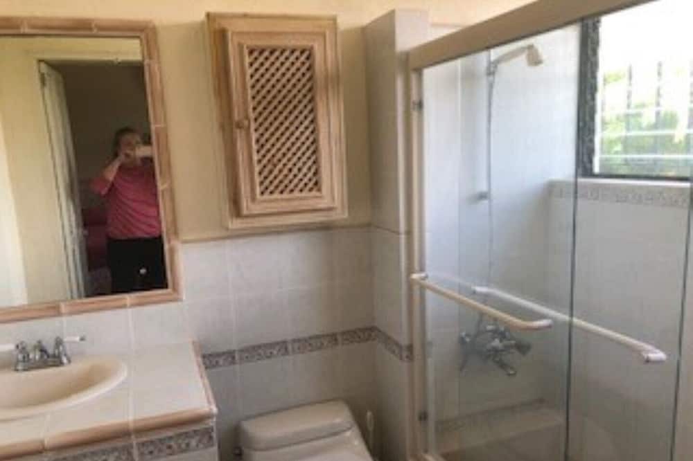 Photo of Bathroom in Gibbes