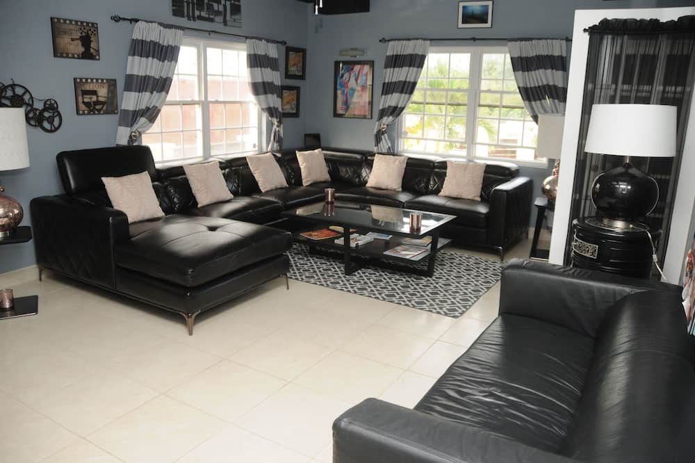 Photo of Livingroom in Inch Marlowe