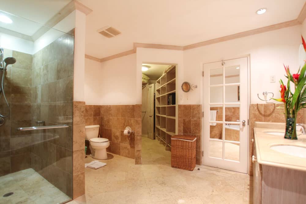 Photo of Bathroom in Merlin Bay