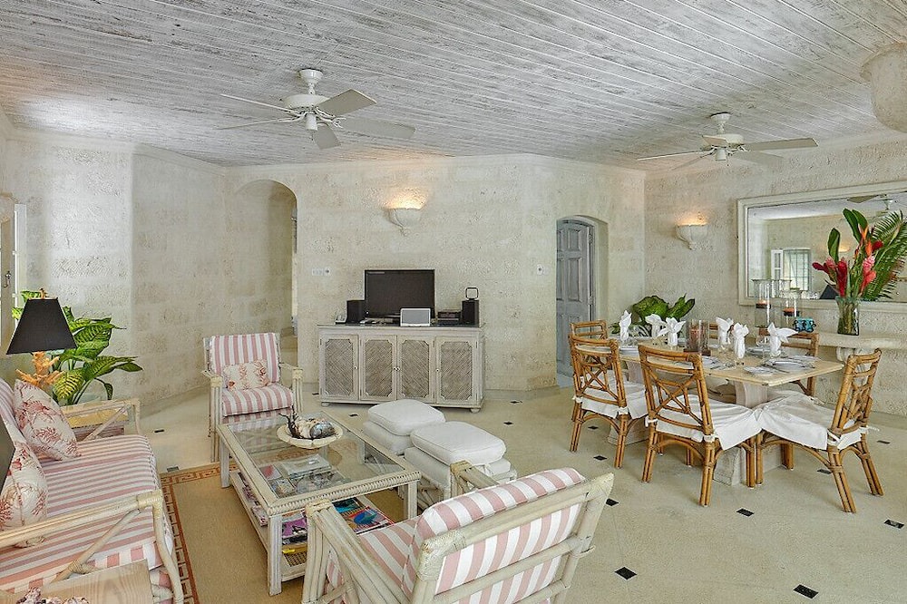 Photo of Livingroom in Gibbs Bay
