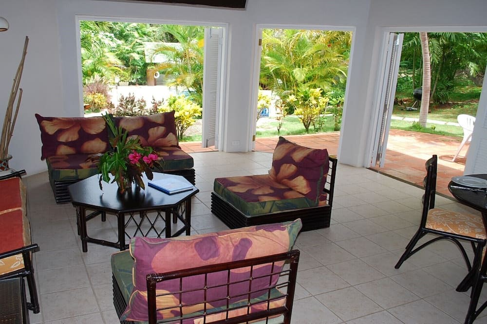 Photo of Livingroom in Gibbs Bay