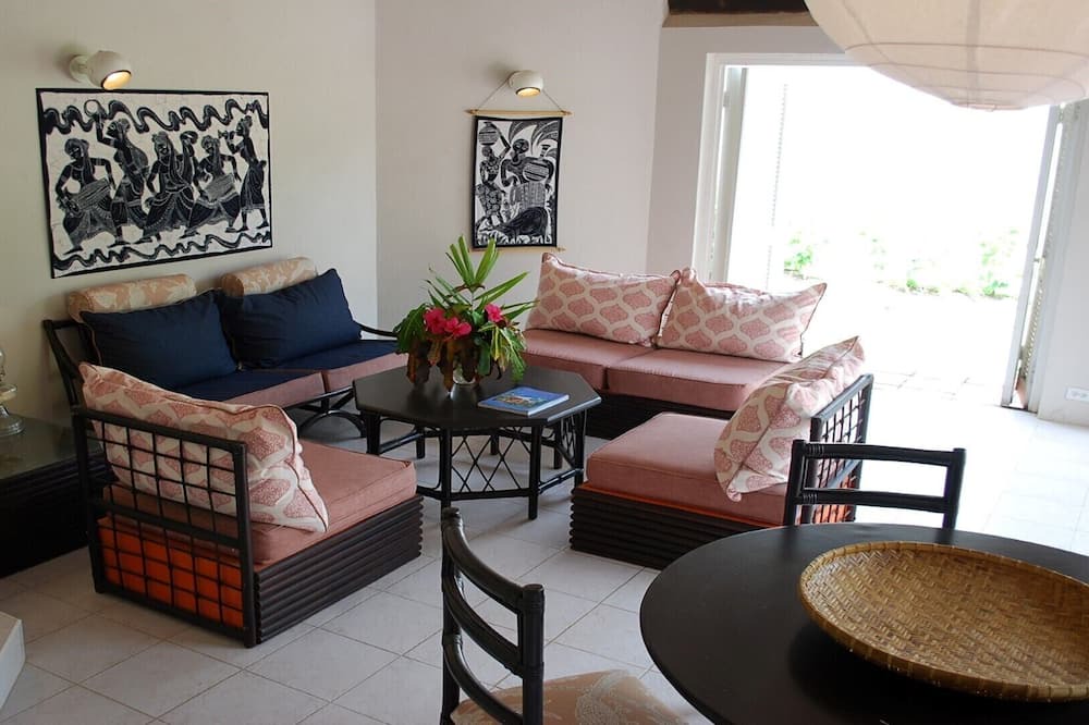 Photo of Livingroom in Gibbs Bay
