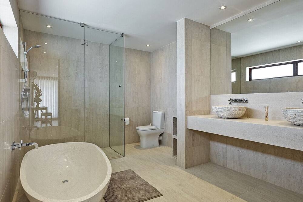 Photo of Bathroom in Maynards