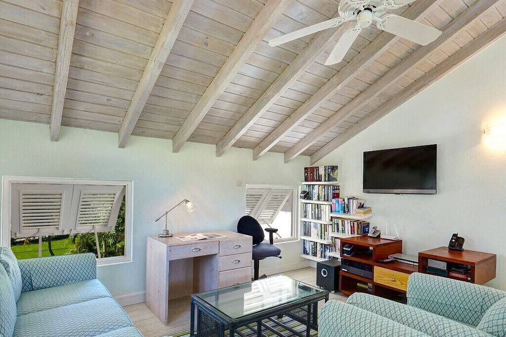 Photo of Livingroom in Gibbs Bay