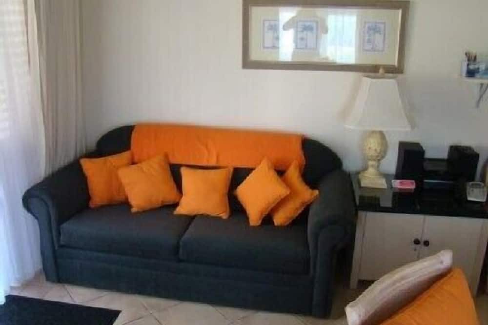 Photo of Livingroom in Little Battaleys