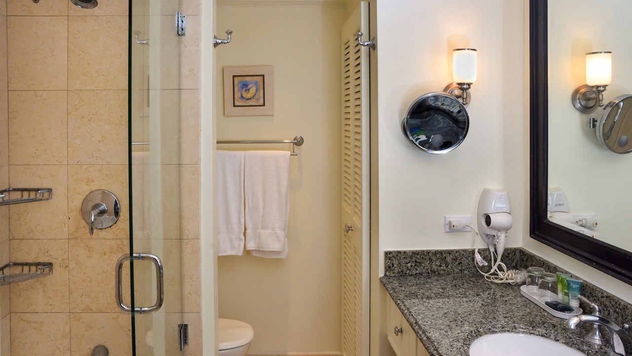 Photo of Bathroom in Porters