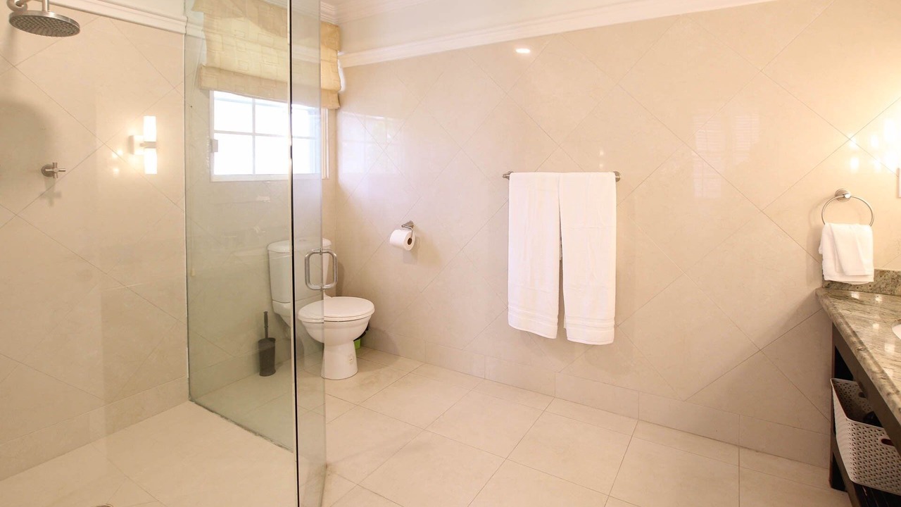 Photo of Bathroom in Porters