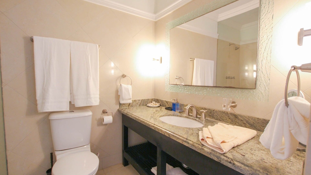 Photo of Bathroom in Porters
