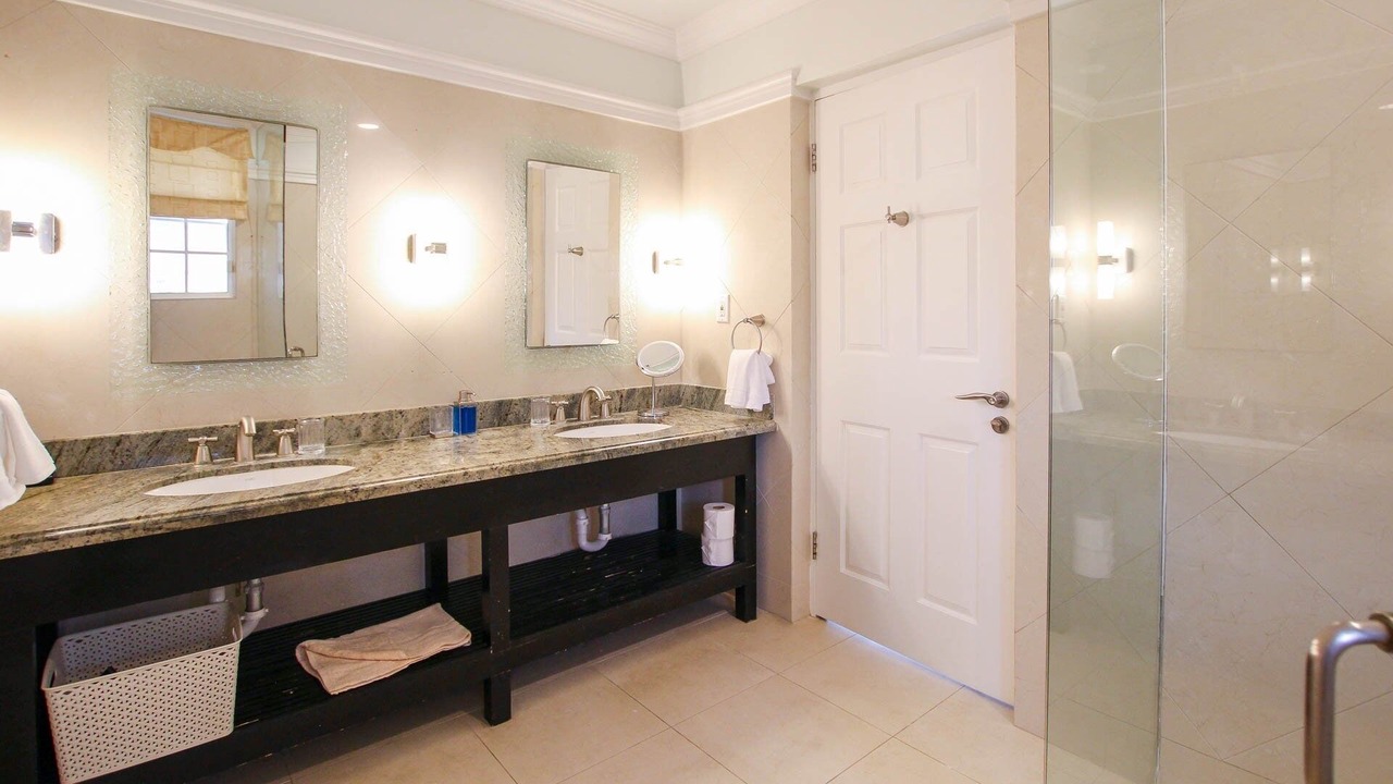 Photo of Bathroom in Porters