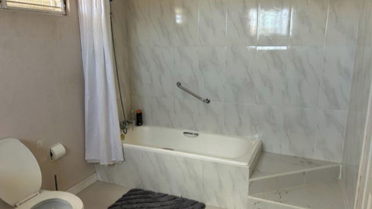 Photo of Bathroom in Callendar
