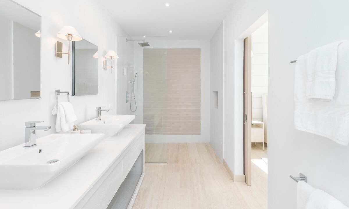 Photo of Bathroom in Porters