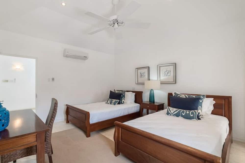 Photo of Bedroom in Mount Brevitor
