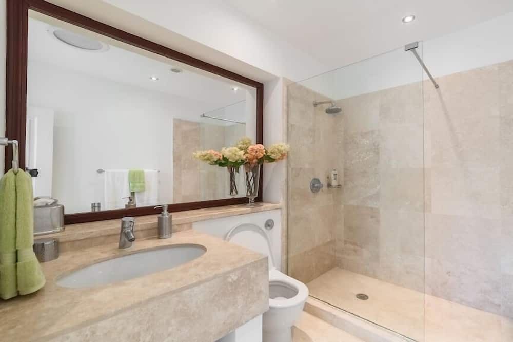 Photo of Bathroom in Mount Brevitor