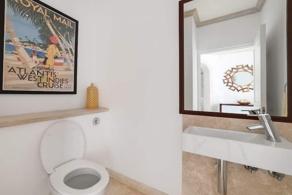 Photo of Bathroom in Mount Brevitor