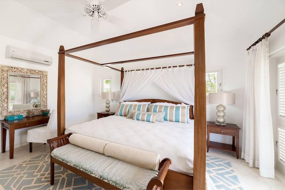 Photo of Bedroom in Mount Brevitor