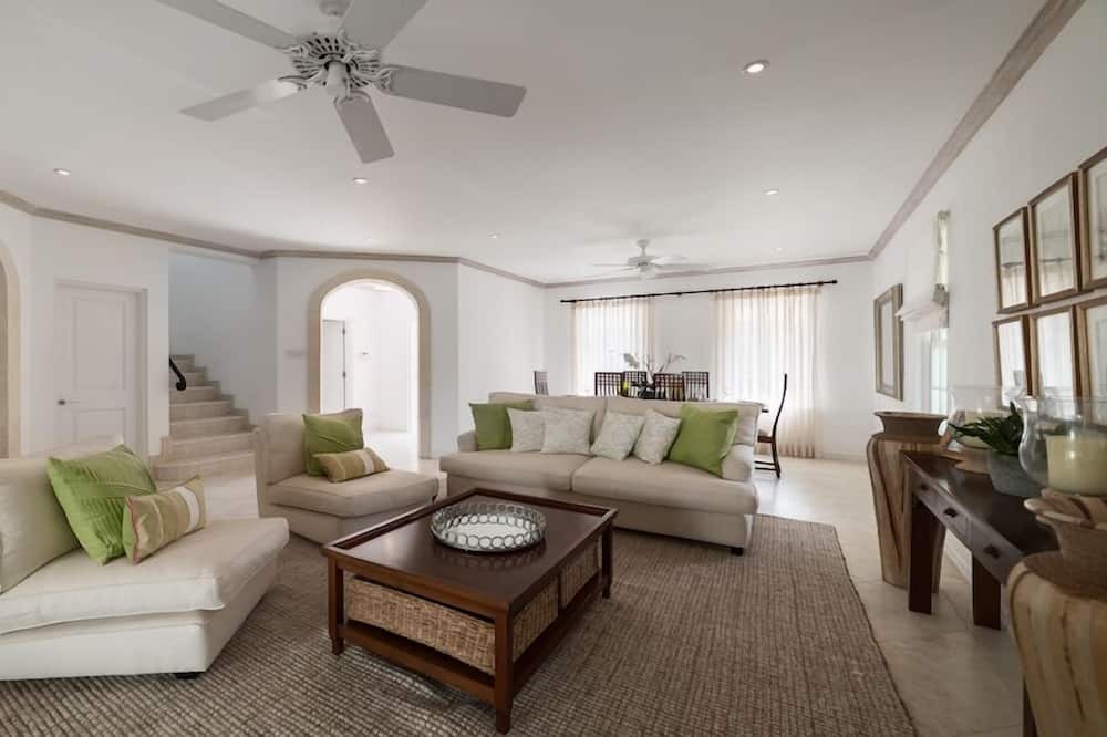 Photo of Livingroom in Mount Brevitor