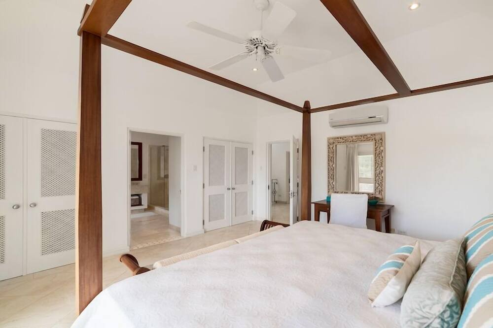 Photo of Bedroom in Mount Brevitor