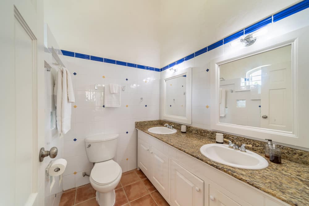 Photo of Bathroom in Clinketts