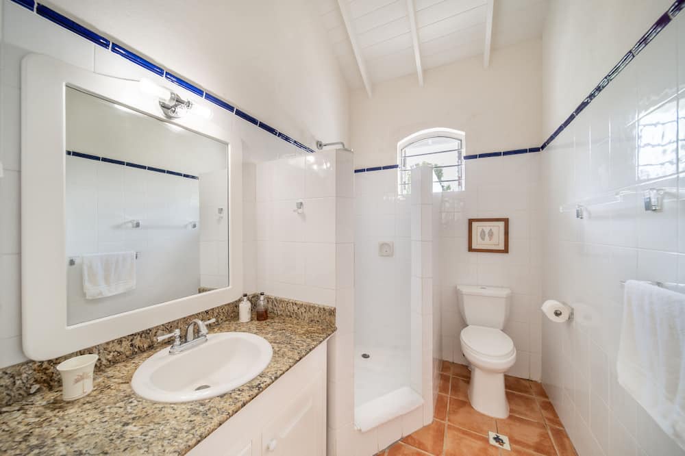Photo of Bathroom in Clinketts