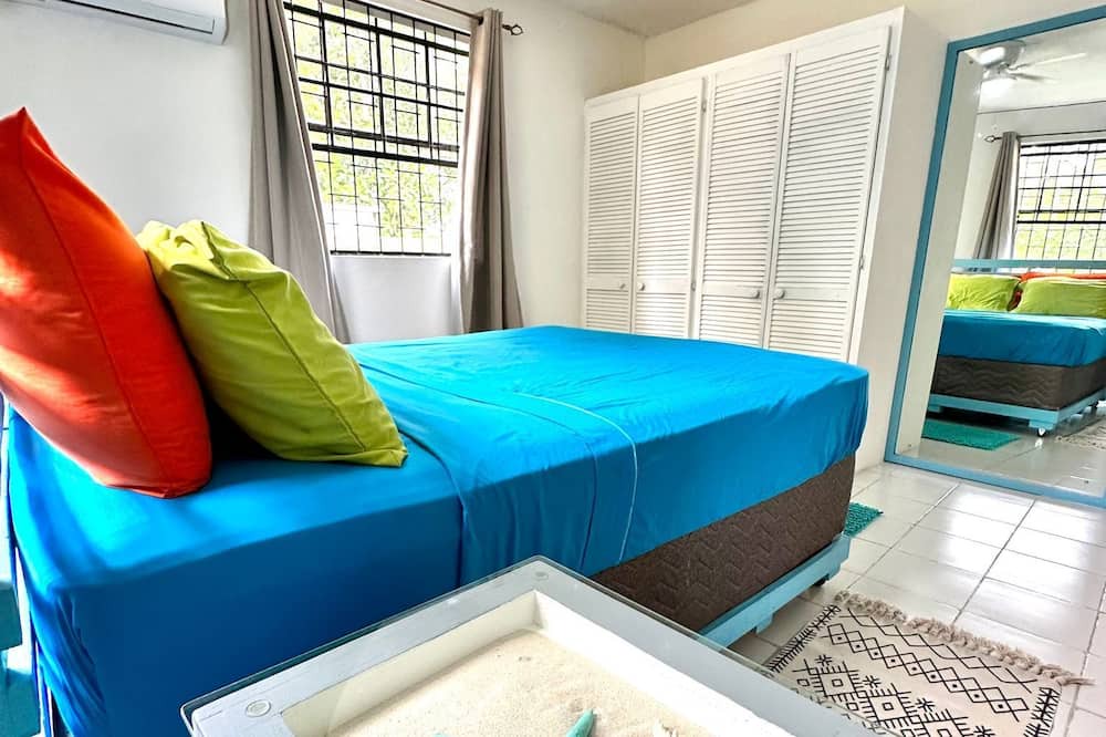 Photo of Bedroom in Oistins