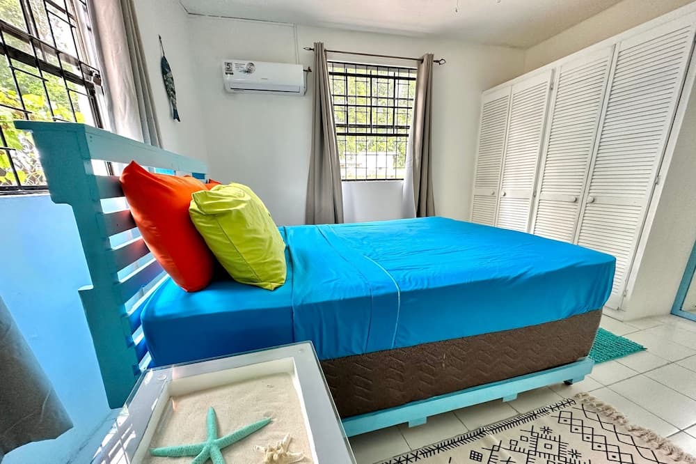 Photo of Bedroom in Oistins