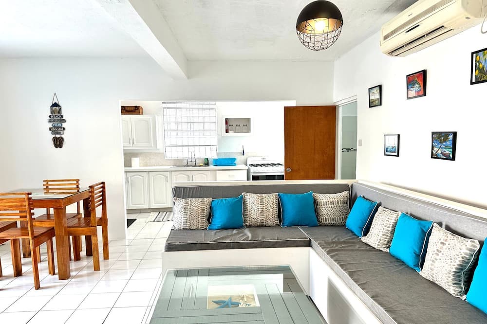 Photo of Livingroom in Oistins