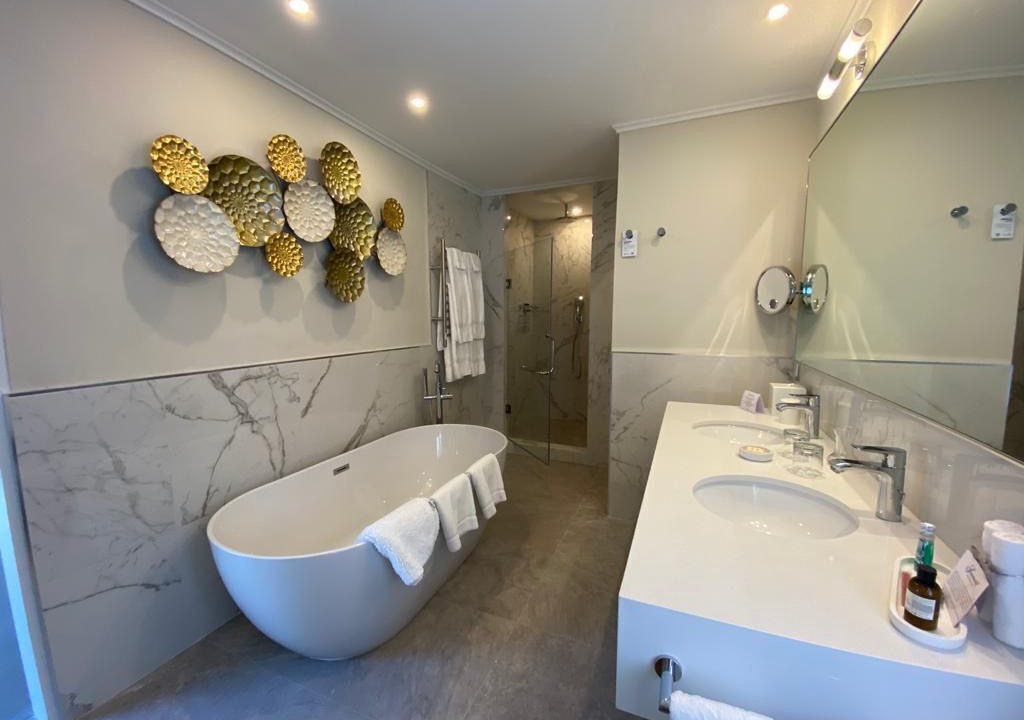 Photo of Bathroom in Porters