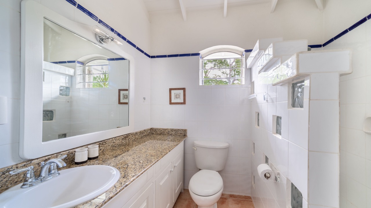 Photo of Bathroom in Clinketts