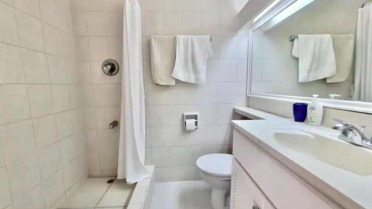 Photo of Bathroom in Blue Waters