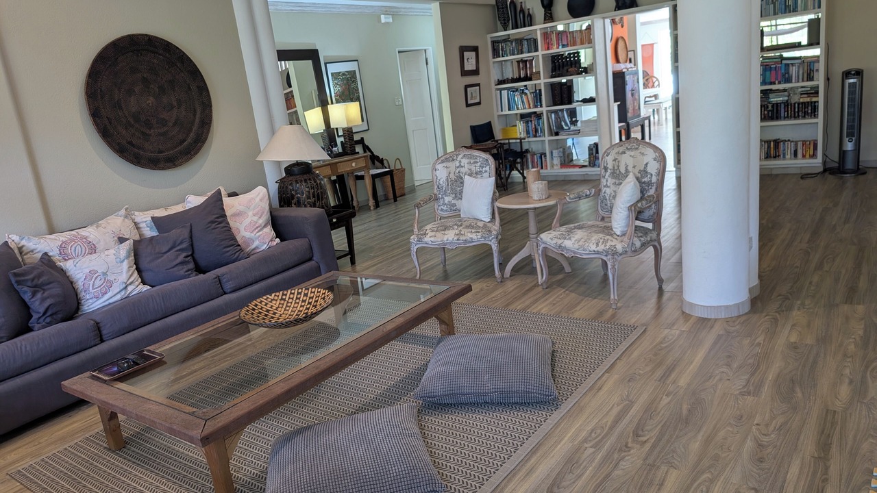 Photo of Livingroom in Halcyon Heights