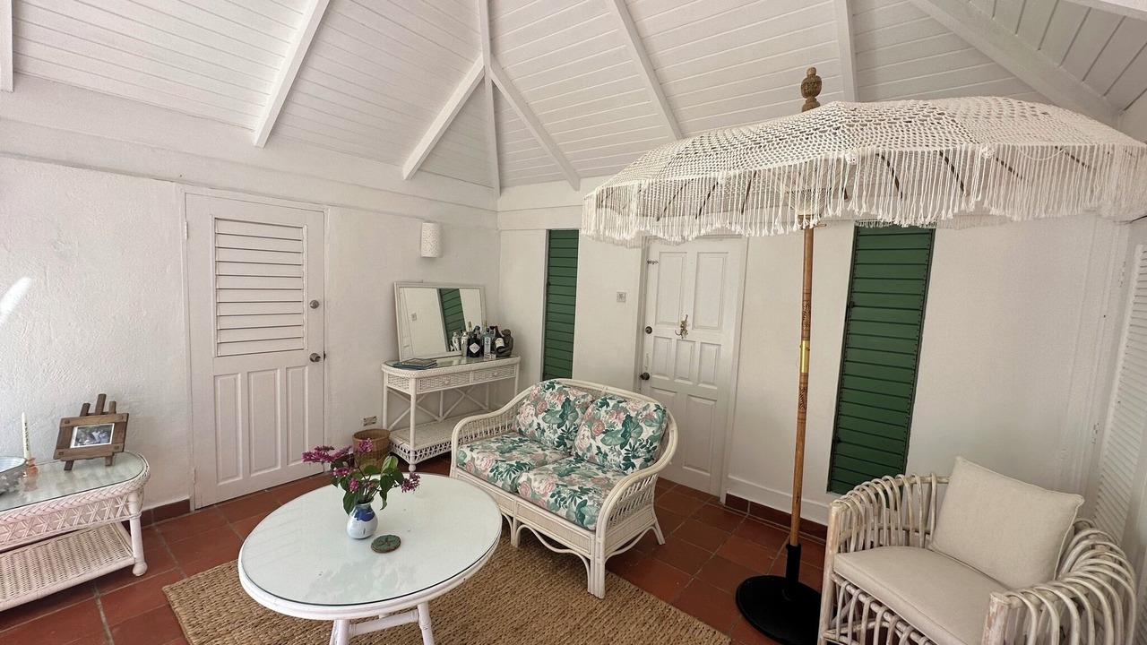 Photo of Livingroom in Gibbs Bay