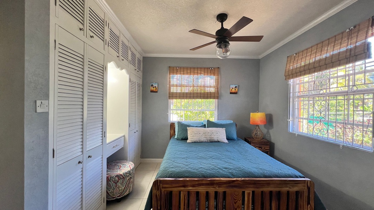 Photo of Bedroom in Oistins
