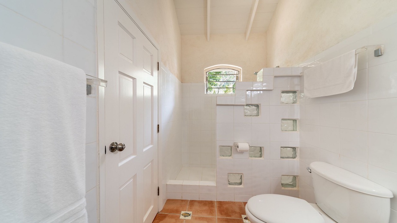 Photo of Bathroom in Clinketts