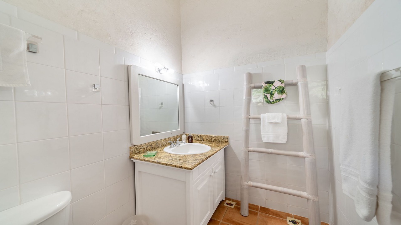 Photo of Bathroom in Clinketts