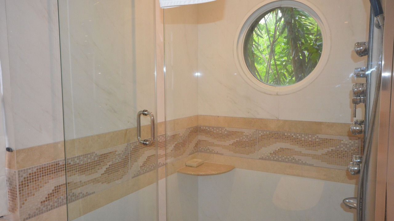 Photo of Bathroom in Maxwell