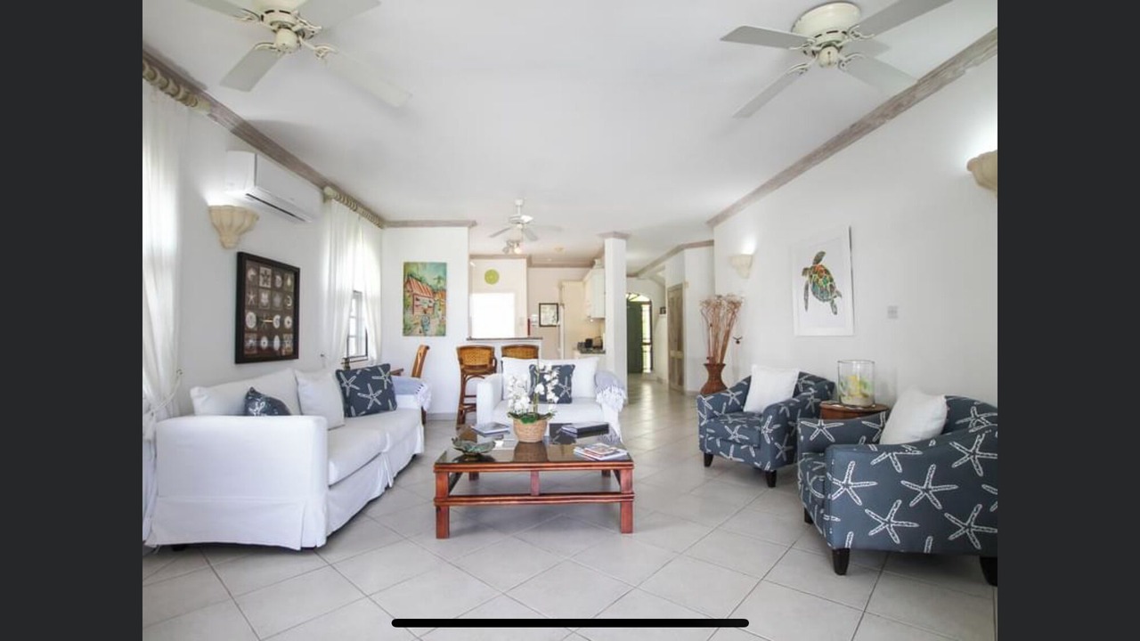 Photo of Livingroom in Forest Hills