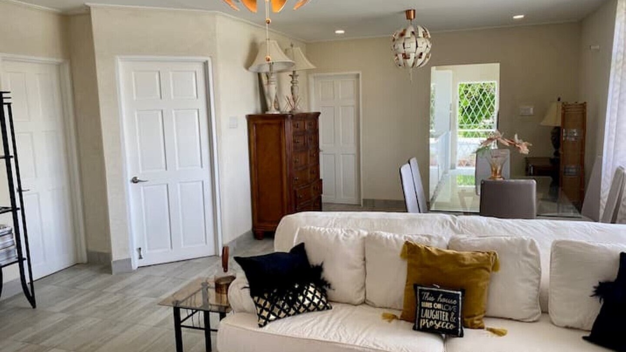 Photo of Livingroom in Halcyon Heights