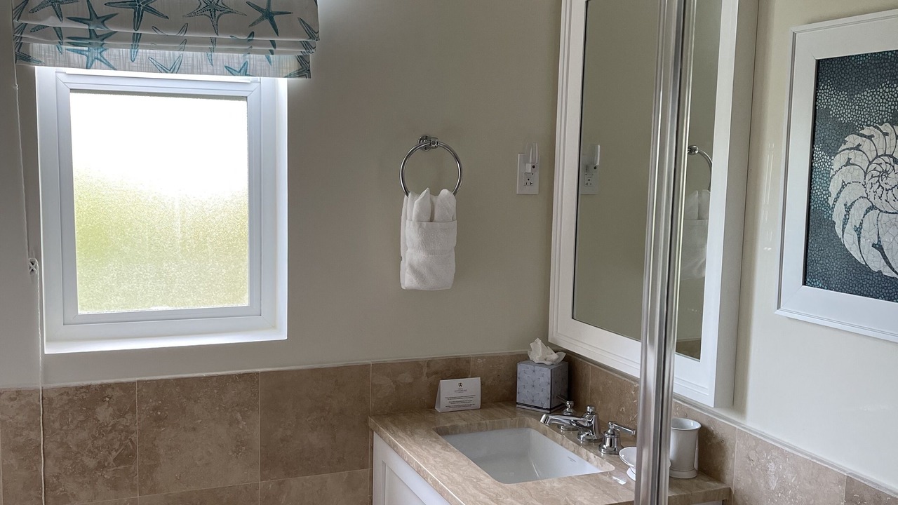 Photo of Bathroom in Porters