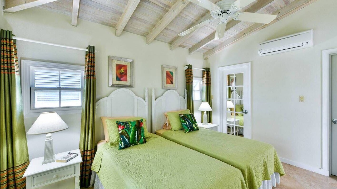 Photo of Bedroom in Oistins