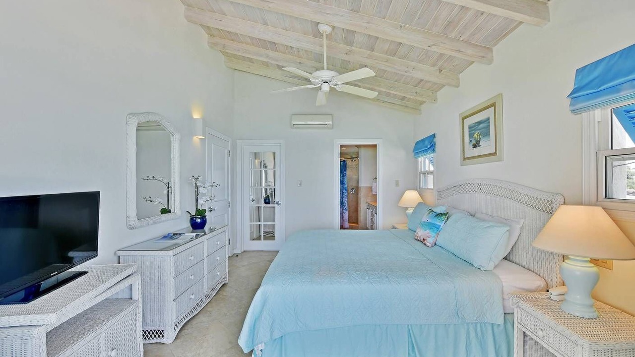 Photo of Bedroom in Oistins