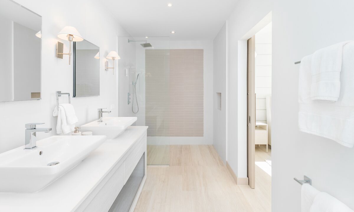 Photo of Bathroom in Porters