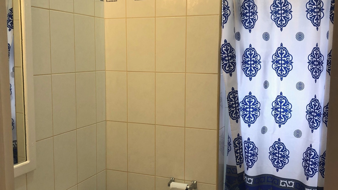 Photo of Bathroom in Apple Hall